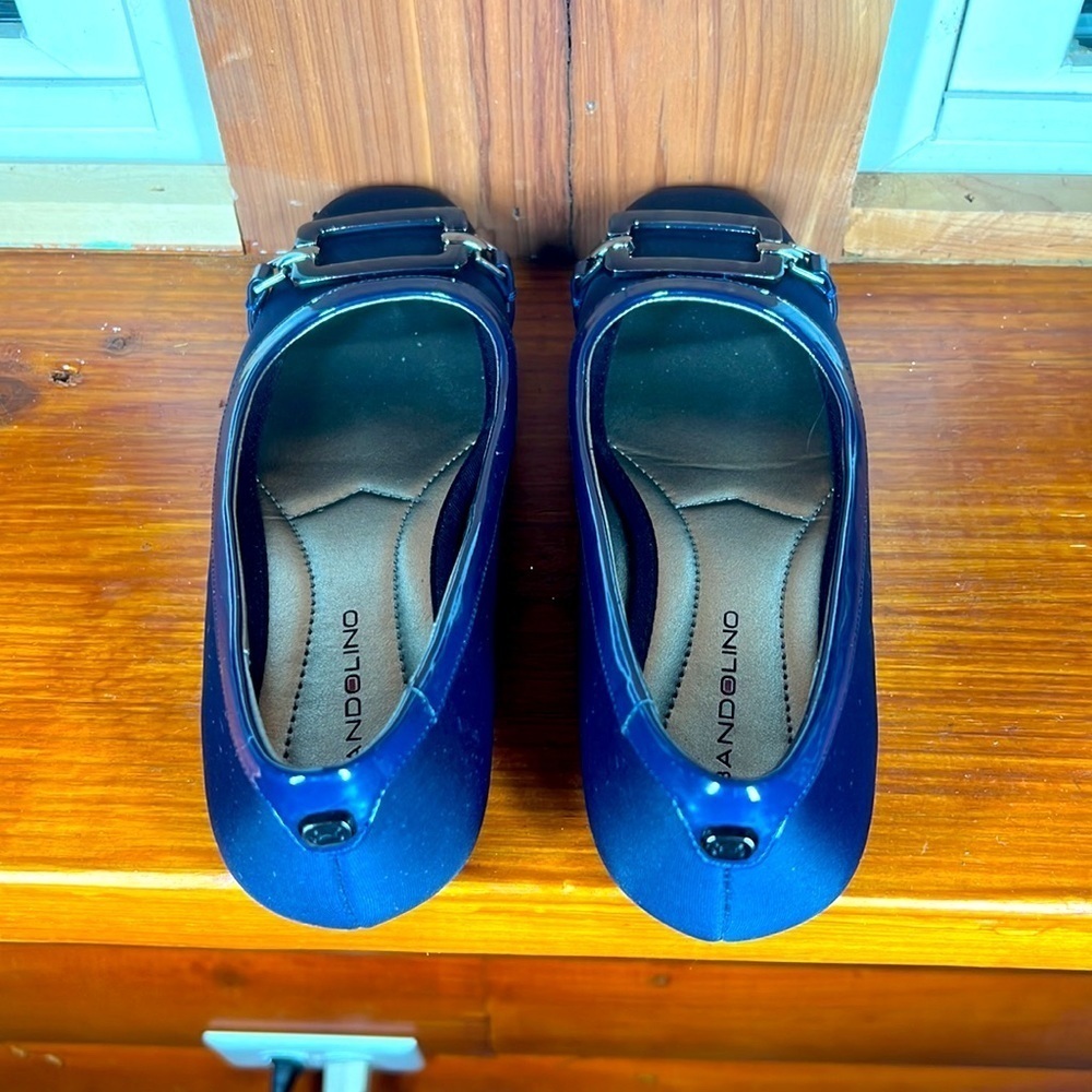 Bandolino  flat shoes blue color size 6 - Picture 2 of 9